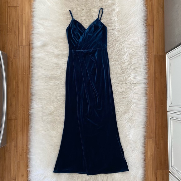 David’s Bridal Dark Blue Shimmer Velvet Faux Wrap Sleeveless Bridesmaid Gown - Picture 2 of 14